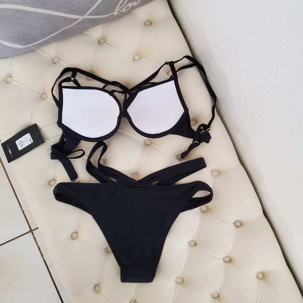 Bikini - Picture 2 of 4